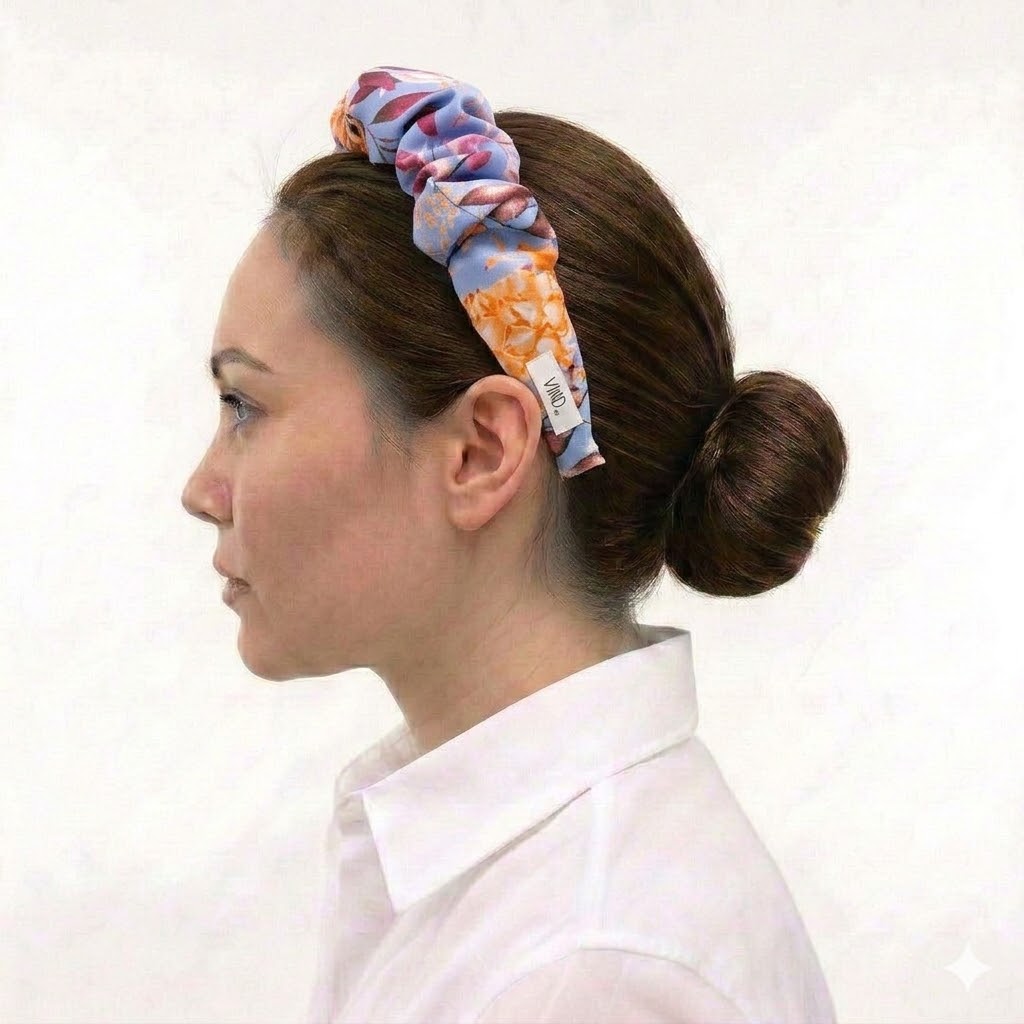 LILIAN satin headband με spring floral pattern σε lila και yellow αποχρώσεις. Χειροποίητη ανοιξιάτικη στέκα μαλλιών.