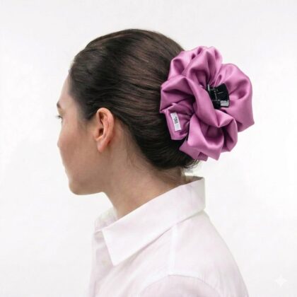 Satin hair klammer LILAC με μονόχρωμο σατέν ύφασμα. Χειροποίητο εκλεπτυσμένο λιλά αξεσουάρ μαλλιών.