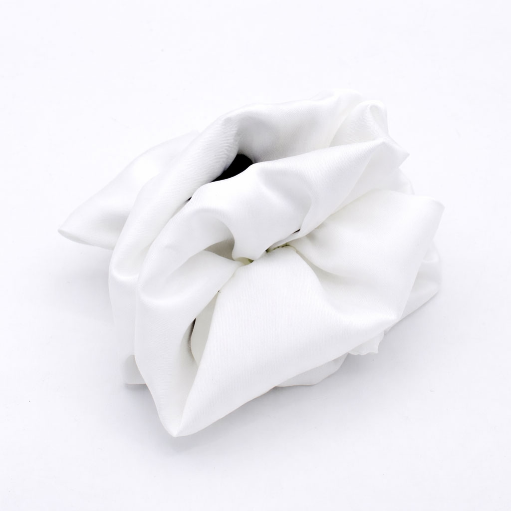 WHITE: Klammer, με μονόχρωμο σατεν ύφασμα