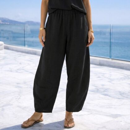 Χειροποίητη Black Barrel Pants από premium modal βισκόζ με ελαστική μέση και αρχιτεκτονική barrel σιλουέτα. Μαύρη minimal παντελόνα με χαλαρό όγκο για άνεση και σύγχρονο στυλ.