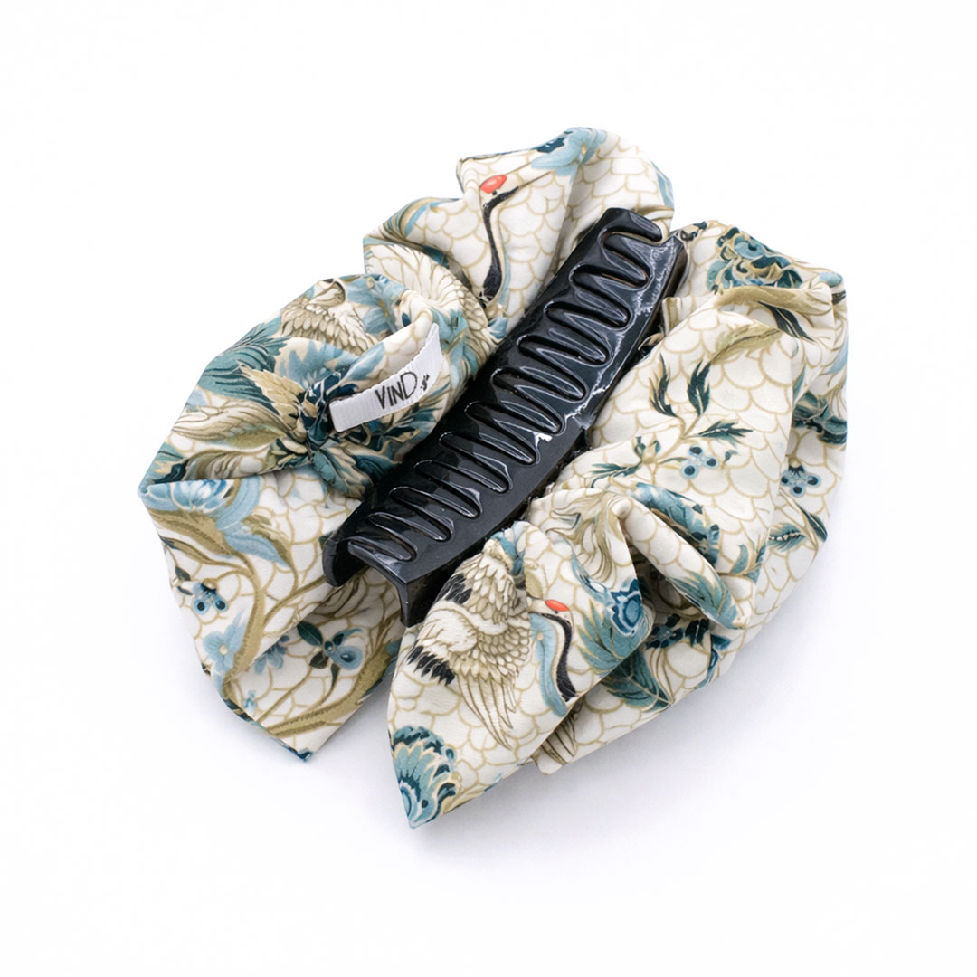 Satin hair klammer DESNA με Japanese botanical pattern σε ivory και aqua αποχρώσεις. Χειροποίητο εκλεπτυσμένο καλοκαιρινό αξεσουάρ.