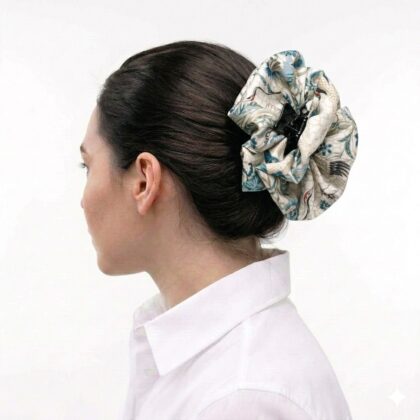 Satin hair klammer DESNA με Japanese botanical pattern σε ivory και aqua αποχρώσεις. Χειροποίητο εκλεπτυσμένο καλοκαιρινό αξεσουάρ.