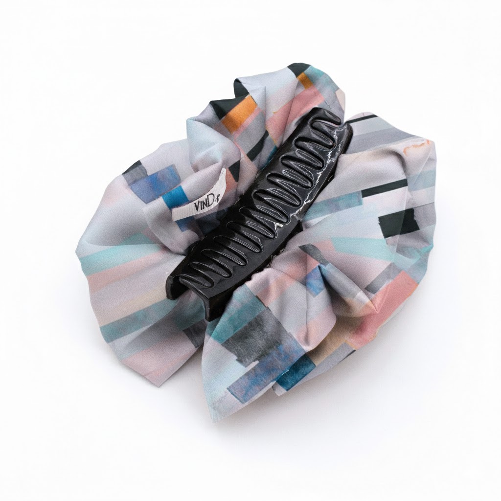 Satin hair klammer PEARL με abstract stripes pattern σε salmon και mint αποχρώσεις. Χειροποίητο σύγχρονο καλοκαιρινό αξεσουάρ.