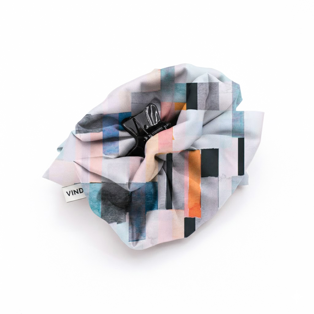 Satin hair klammer PEARL με abstract stripes pattern σε salmon και mint αποχρώσεις. Χειροποίητο σύγχρονο καλοκαιρινό αξεσουάρ.