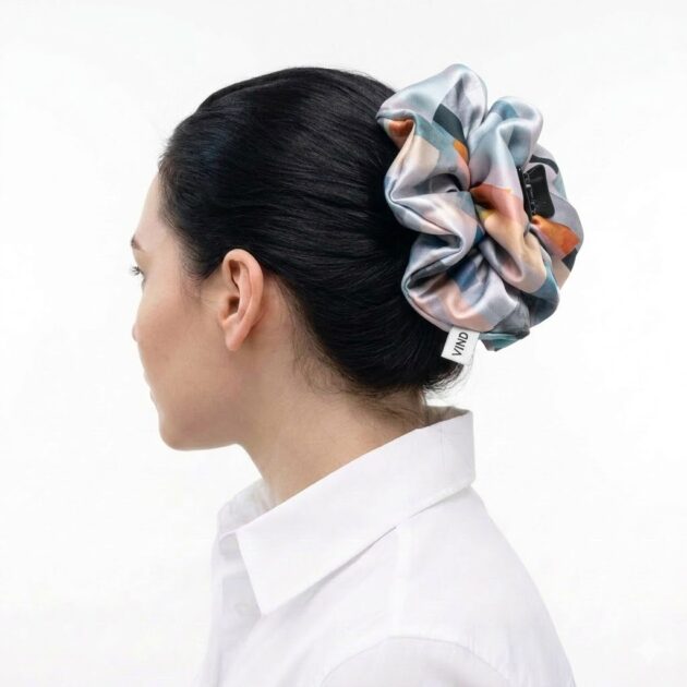 Satin hair klammer PEARL με abstract stripes pattern σε salmon και mint αποχρώσεις. Χειροποίητο σύγχρονο καλοκαιρινό αξεσουάρ.
