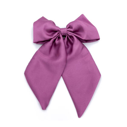 Χειροποίητος lilac σατέν φιόγκος μαλλιών με μπαρέτα σε απαλή μωβ απόχρωση. Ρομαντικό και κομψό αξεσουάρ μαλλιών με σταθερό κράτημα, ιδανικό για καθημερινά looks.