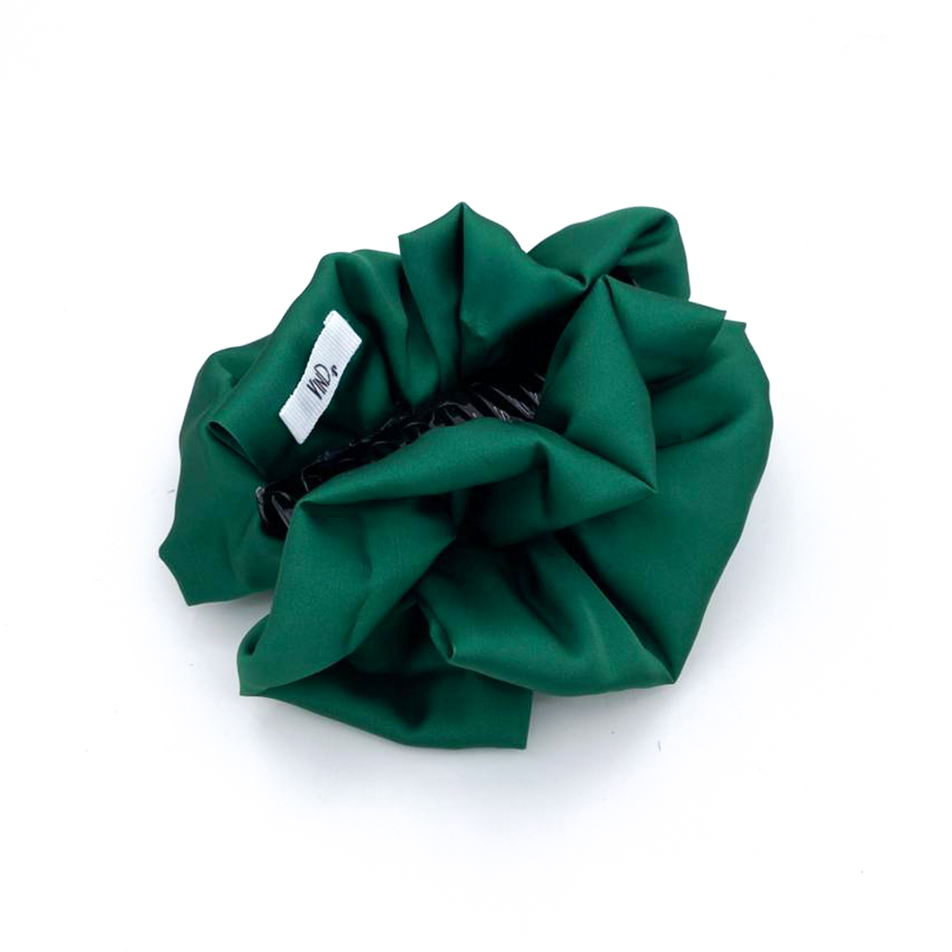Satin hair klammer GREEN με μονόχρωμο σατέν ύφασμα. Χειροποίητο κομψό πράσινο αξεσουάρ μαλλιών.
