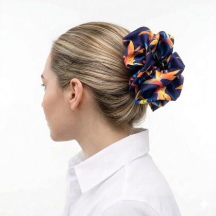 Satin hair klammer MALAGA με tropical leaves και flamingo pattern σε πορτοκαλί και μελιτζανί αποχρώσεις. Χειροποίητο καλοκαιρινό statement αξεσουάρ.