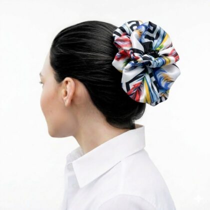 Satin hair klammer NOODIN με geometric και feathers pattern σε λευκές και μαύρες αποχρώσεις. Χειροποίητο ασπρόμαυρο statement αξεσουάρ.