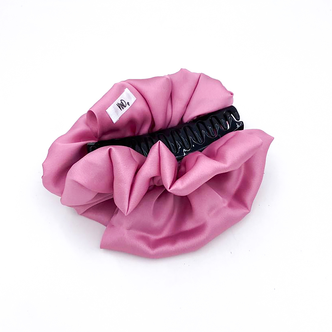Satin hair klammer ROSE με μονόχρωμο σατέν ύφασμα. Χειροποίητο εκλεπτυσμένο ροζ αξεσουάρ μαλλιών.