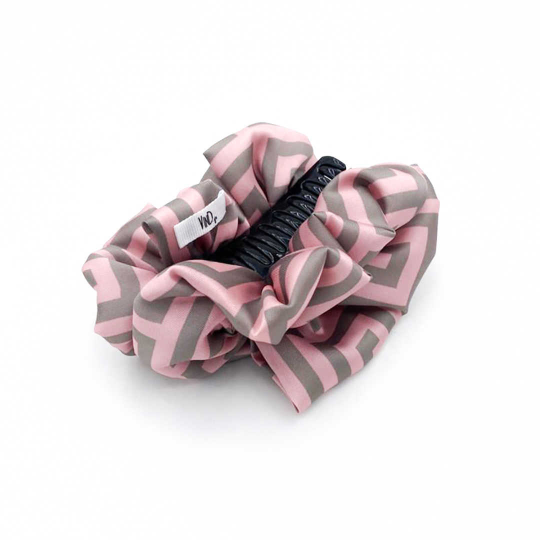 Satin hair klammer SAFFRON_ROSE με Greek key pattern σε taupe και ροζ αποχρώσεις. Χειροποίητο διαχρονικό μεσογειακό αξεσουάρ.
