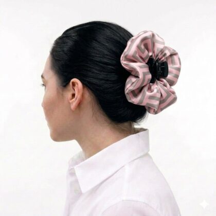 Satin hair klammer SAFFRON_ROSE με Greek key pattern σε taupe και ροζ αποχρώσεις. Χειροποίητο διαχρονικό μεσογειακό αξεσουάρ.