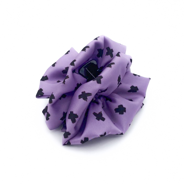 Satin hair klammer CERES με cross pattern σε black και purple αποχρώσεις. Χειροποίητο σύγχρονο statement αξεσουάρ.