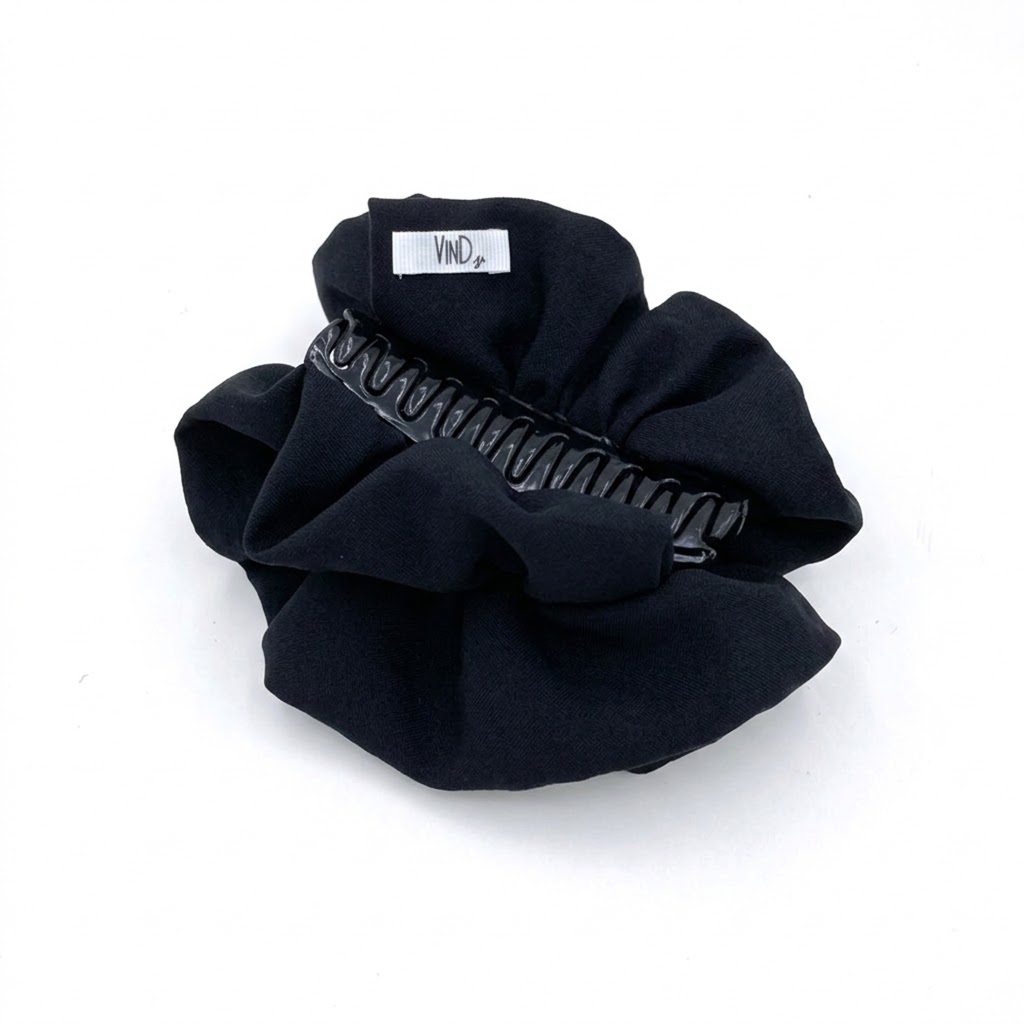 Hair klammer BLACK με μονόχρωμο ύφασμα βισκόζ. Χειροποίητο minimal μαύρο αξεσουάρ μαλλιών με ματ φινίρισμα.